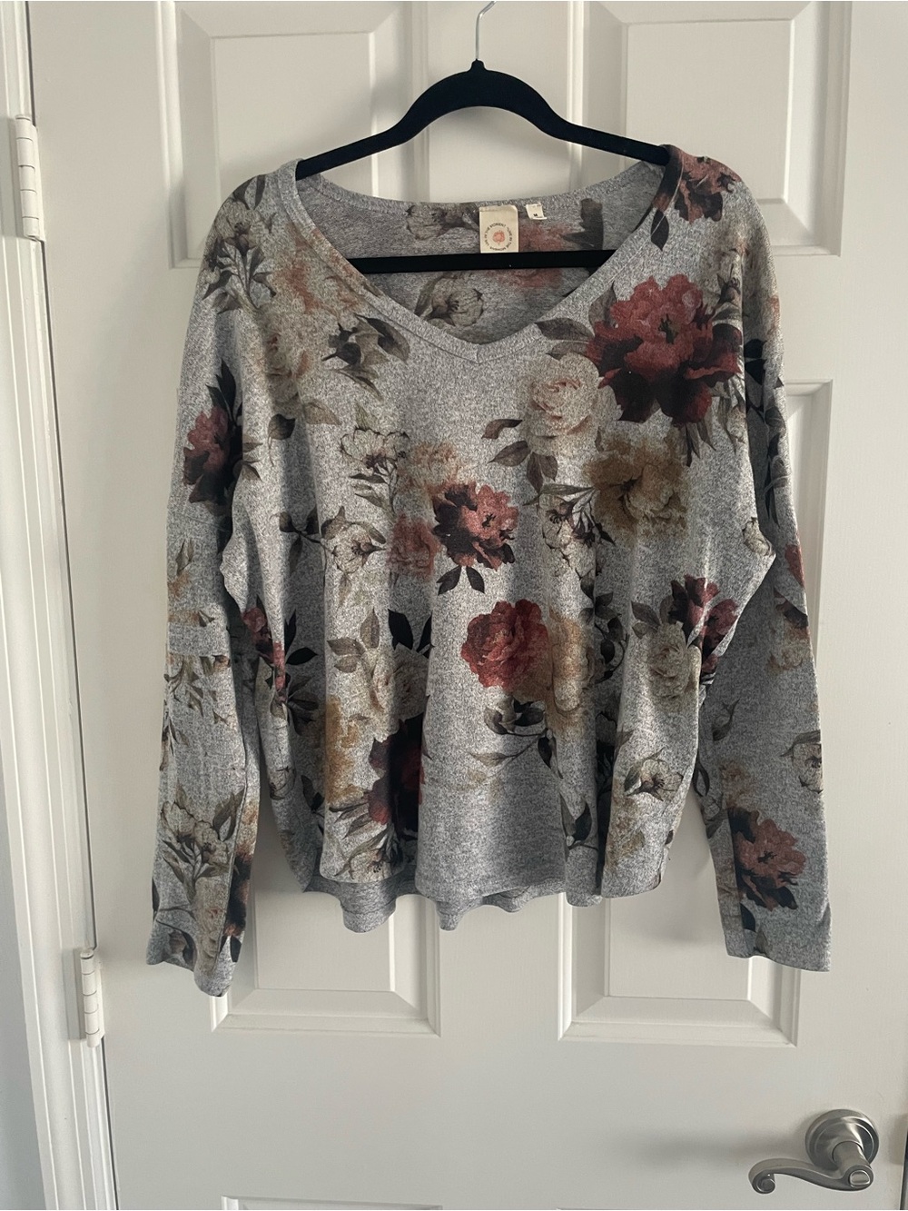 Floral V-Neck Long Sleeve Top - Gray / Dusty Rose
